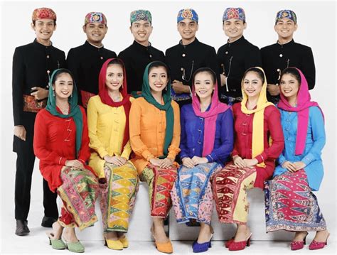 SUKU BETAWI BAJU ADAT BETAWI：7 Jenis Kebaya di Indonesia yang Harus Kamu Diketahui