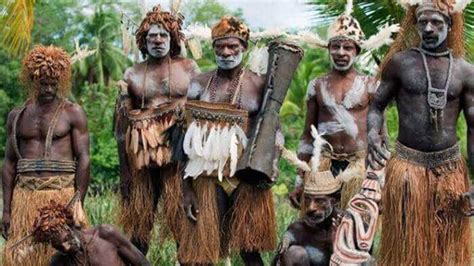 suku yang terdapat di pulau papua antara lain suku
