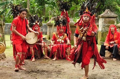 suku-suku di pulau sulawesi