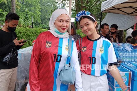 suporter wanita timnas indonesia