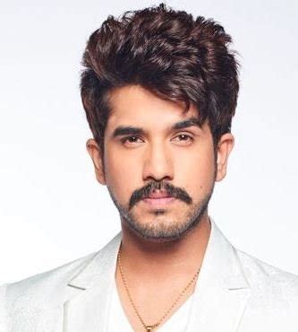 suyash kumar biography examples