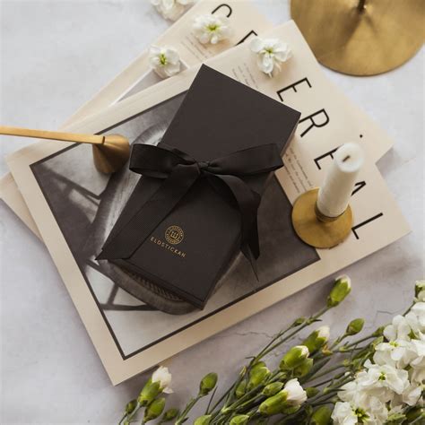 svart presentbox
