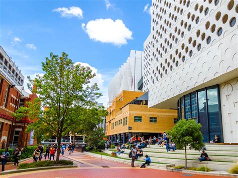 swinburne | Swinburne University of Technology VNIS Education