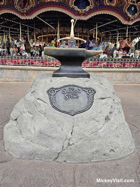 Sword In The Stone Essential Modern Classics