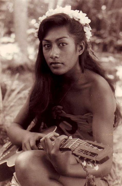 Tahiti women nude