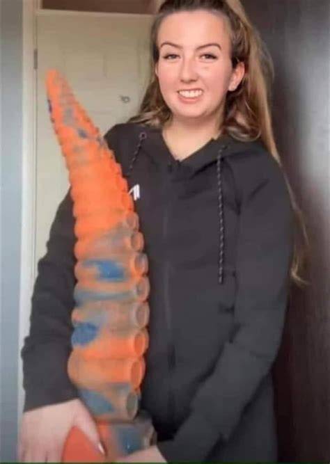 takesbig nude