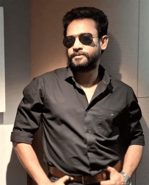 tamil anchor deepak biography