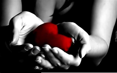 tapety serce na dłoni