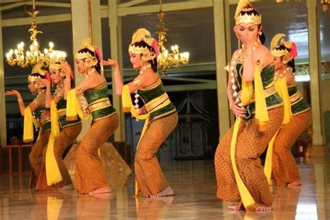 TARI GAMBYONG BERASAL DARI DAERAH - TARI GAMBYONGMELESTARIKAN BUDAYA JAWA DI