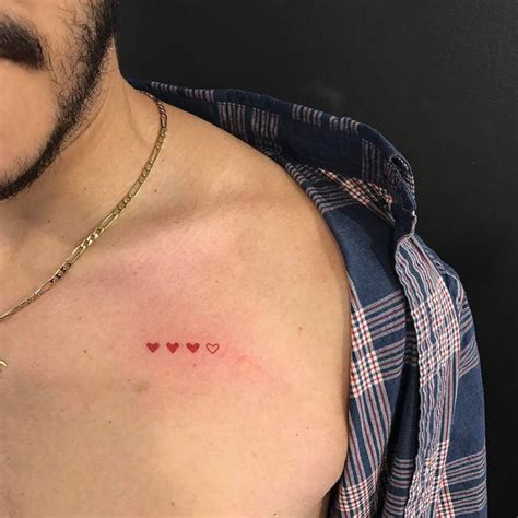 Tatuajes pequeños en el hombro para hombres: ideas y diseños únicos