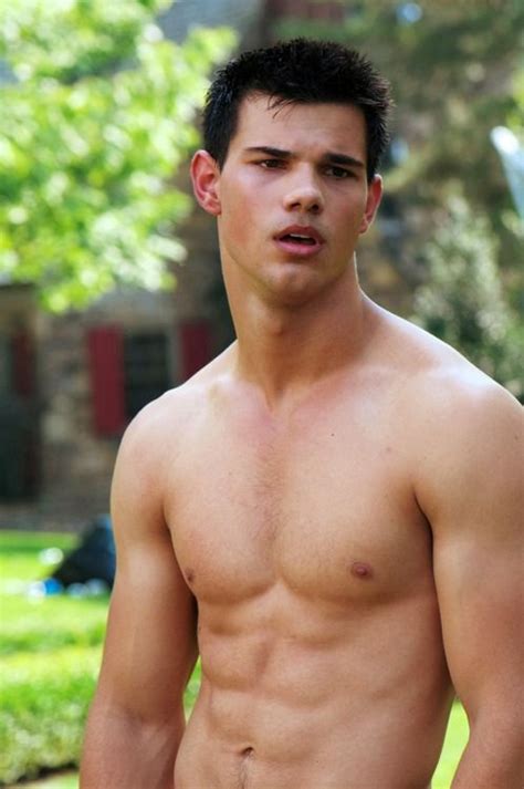 Taylor Lautner Nude Fakes