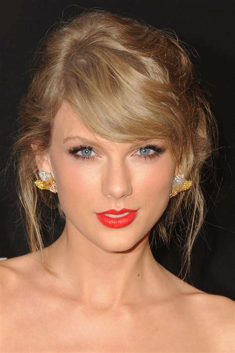 taylor swift profile and biography 2015