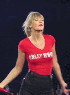 Taylor swift sexy boobs