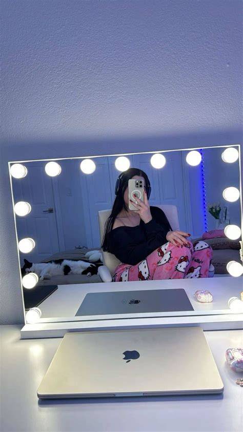 teens nude in mirror