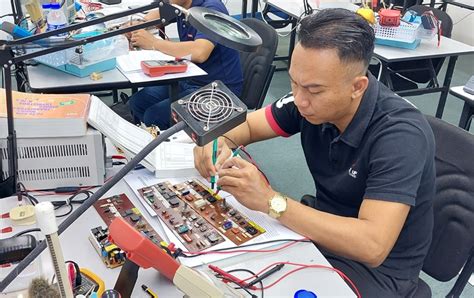 Testing Electronic Components Jestine Yong