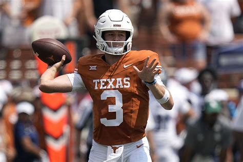 texas starting quarterback