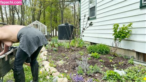 The Naked Gardener Naked