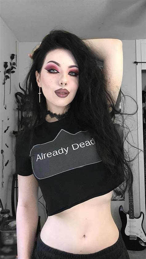 thick goth chick