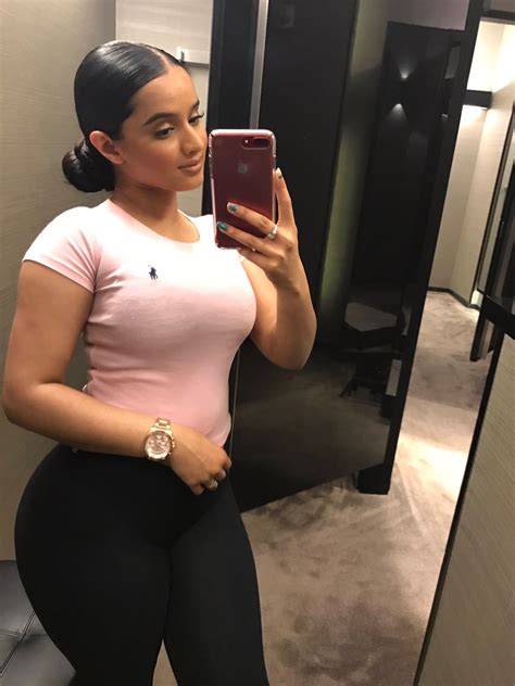 thick nude selfie