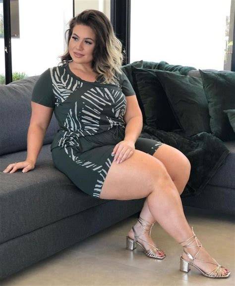 thick thigh nude
