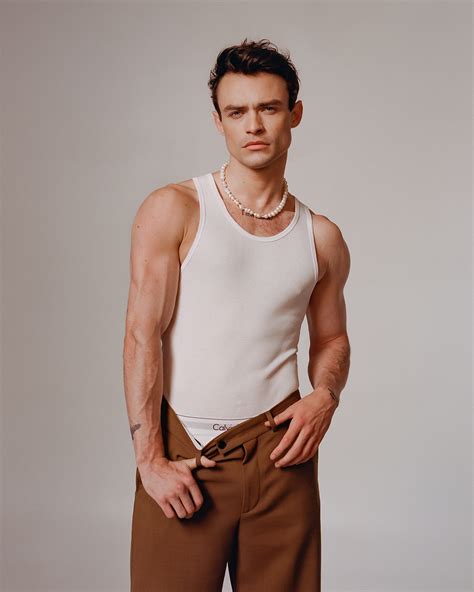thomas doherty nude