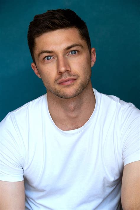 thomas robinson actor biography samples