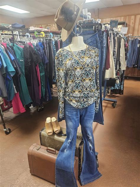Thrift Shop магазин Associated что это