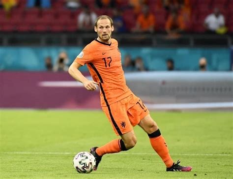 tiền vệ | Tin v l g Vai tr v