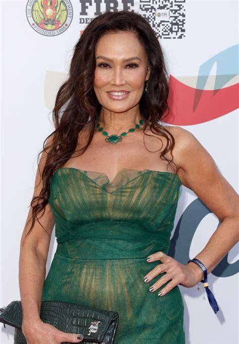 tia carrere boosty