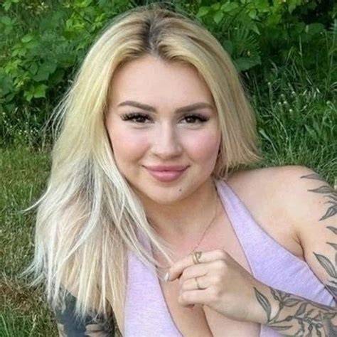 tiny elena nude