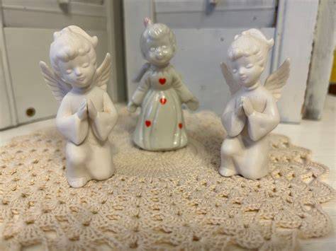 tiny nude angels