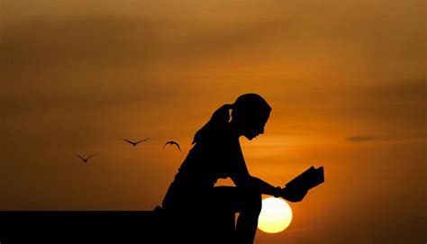 To Be Read At Dusk ( Penguin Little Black Classics)