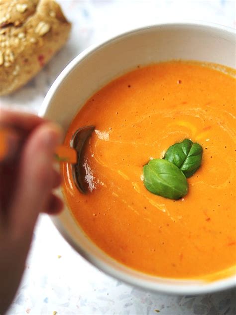 tomatensuppe aus frischen tomaten mit sahne