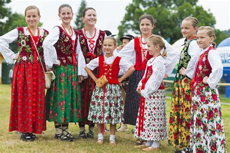 Read Online Traditions And Customs Dictionary Poland 