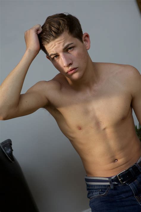 tye sheridan nude