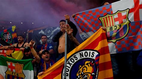 ULTRAS BARCELONA：Pese al buen ambiente general, los ultras también la lían en Copa