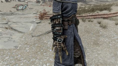 A mod that binds the First equip animation of any gun to a hotkey, a simple  mod that i didn't think i would enjoy this much. Only highlights how sick  the weapon