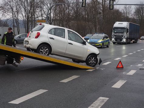 unfall mit eeissem nissan micra