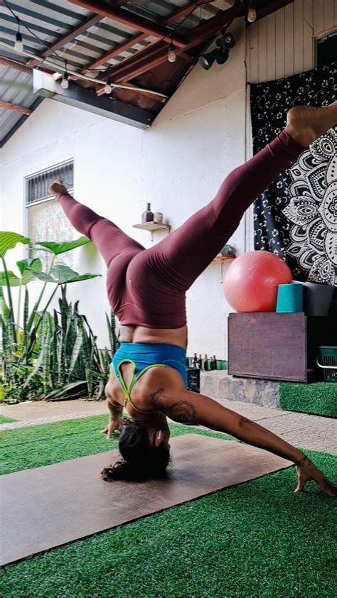 vane yoga nude