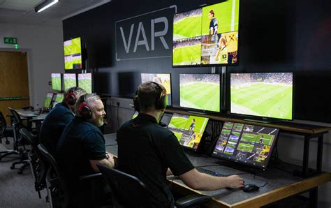 VAR DALAM SEPAK BOLA：IFAB Akan Uji Coba FVS, Memungkinkan Pelatih Tantang Keputusan