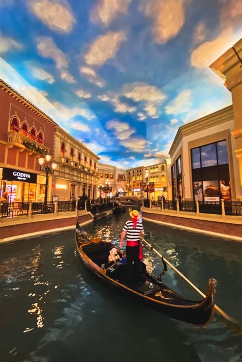 vegas casino with gondola ufcd