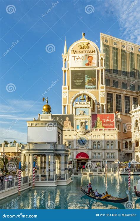 vegas casino with gondola wijz