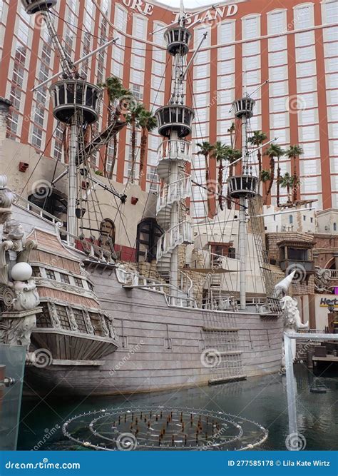 vegas casino with pirate ship bblw