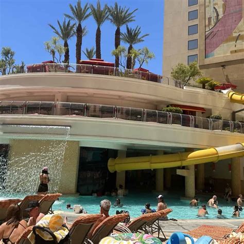 vegas pool nude