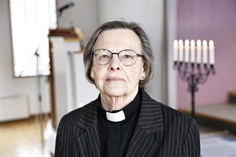 vem är under prästen