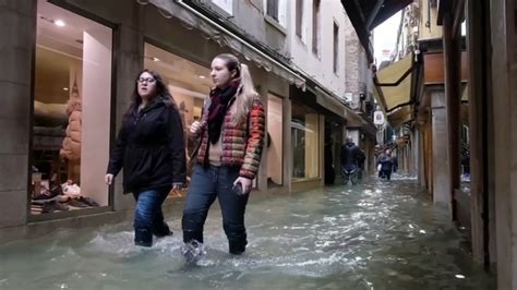 Venice Is Sinking Azar