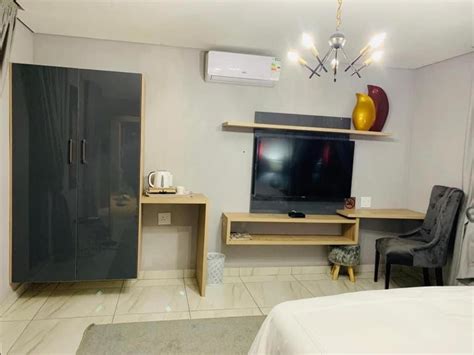 lifestyle photo by Opal Kuhic