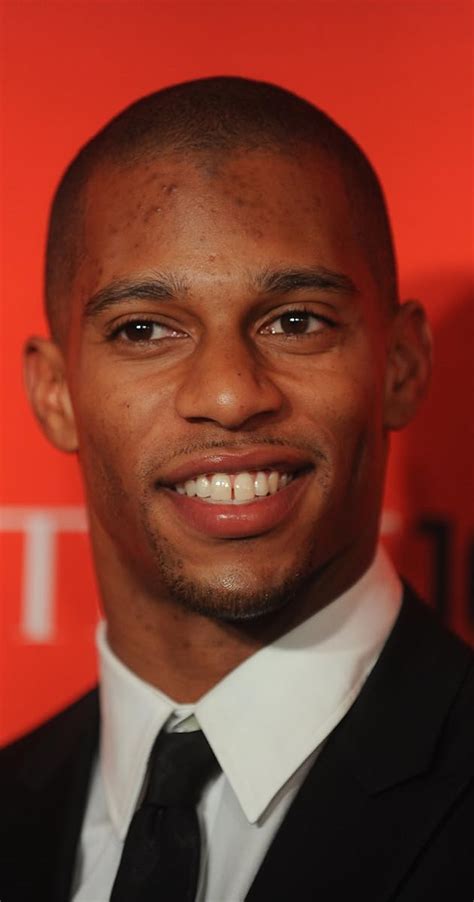 victor cruz biography in español