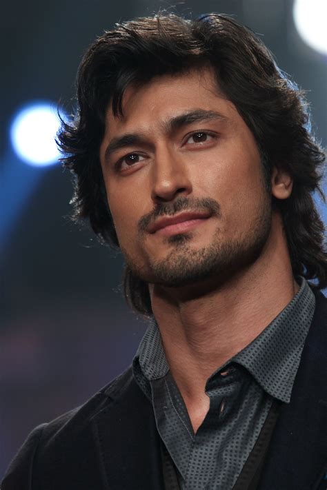 vidyut jamwal biography examples