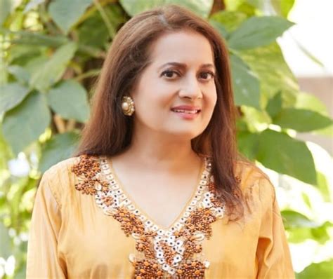 vijayta pandit biography examples
